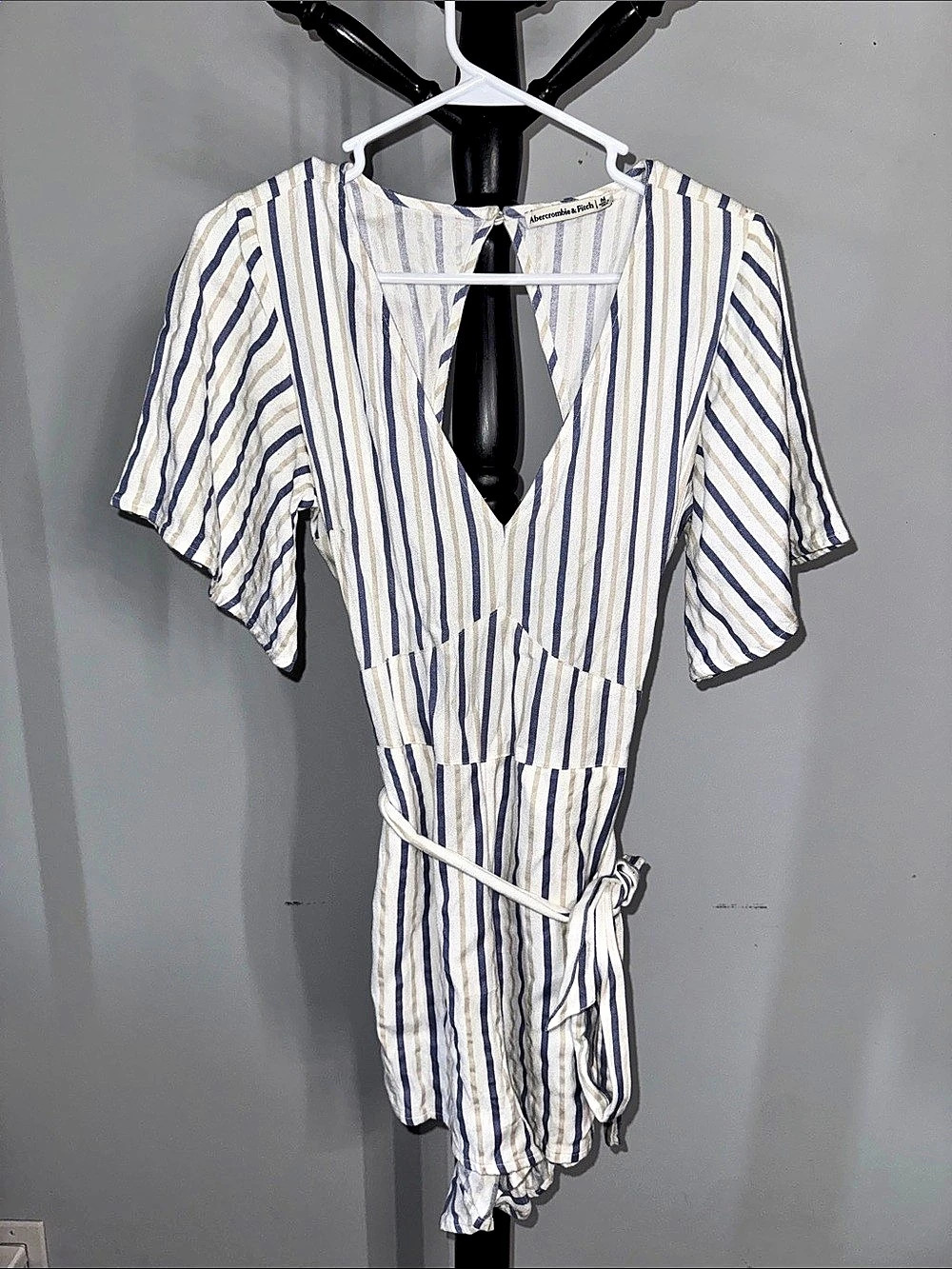 Abercrombie & Fitch Striped Romper in White & Blue Size Medium 8.T